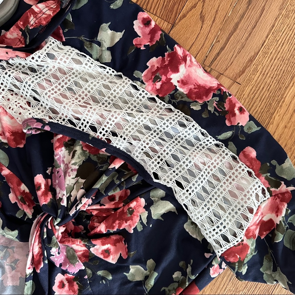 Two blouses - Picture 7 of 7